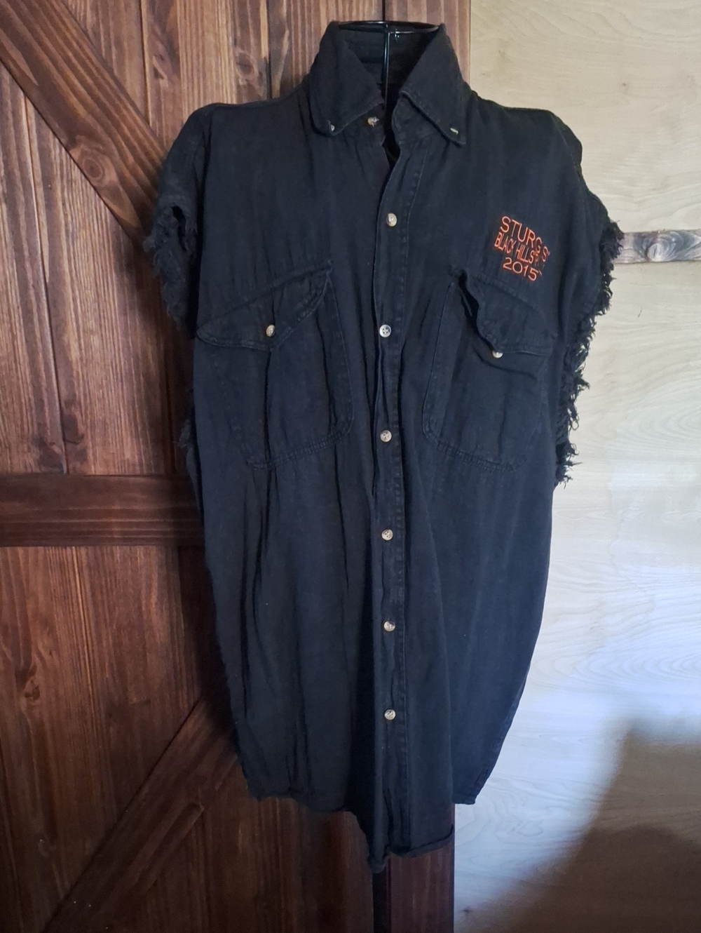 Black Sleeveless Button-Up Shirt with Chest Embroidery